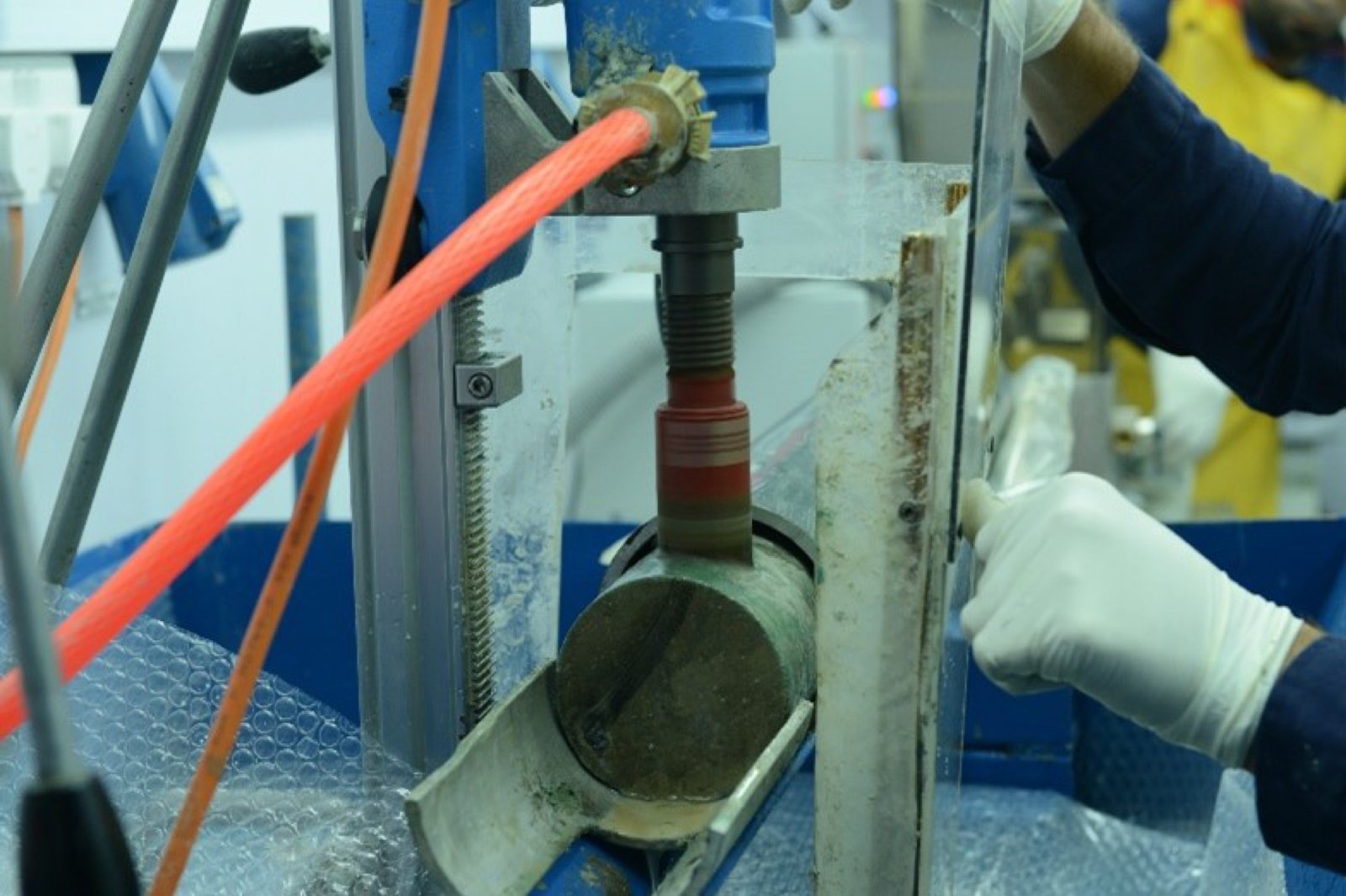 Precision core plugging for petrophysical laboratory testing